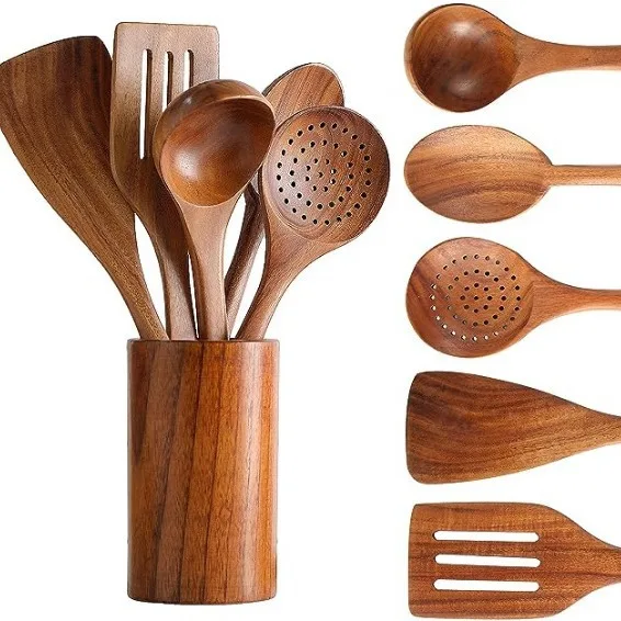 Utensilios de madera para diferentes usos culinarios