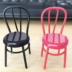 Silla miniatura de hierro rojo y blanco para casa de muñecas