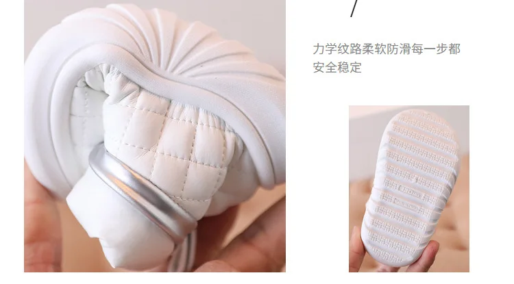Un zapato blanco con una correa