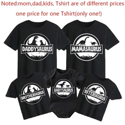 Ropa familiar con dinosaurios para padres e hijos