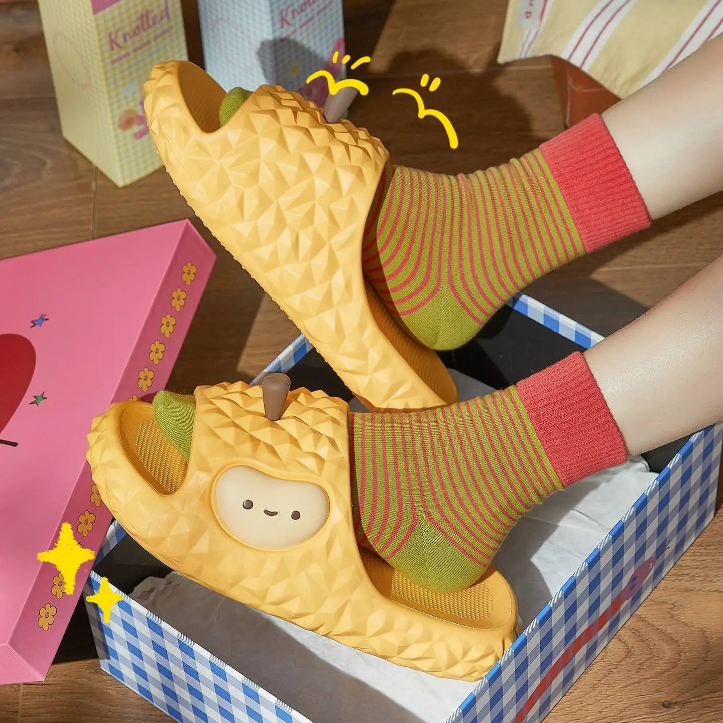Sandalias infantiles de casa con suela gruesa y motivos frutales - imagen 4