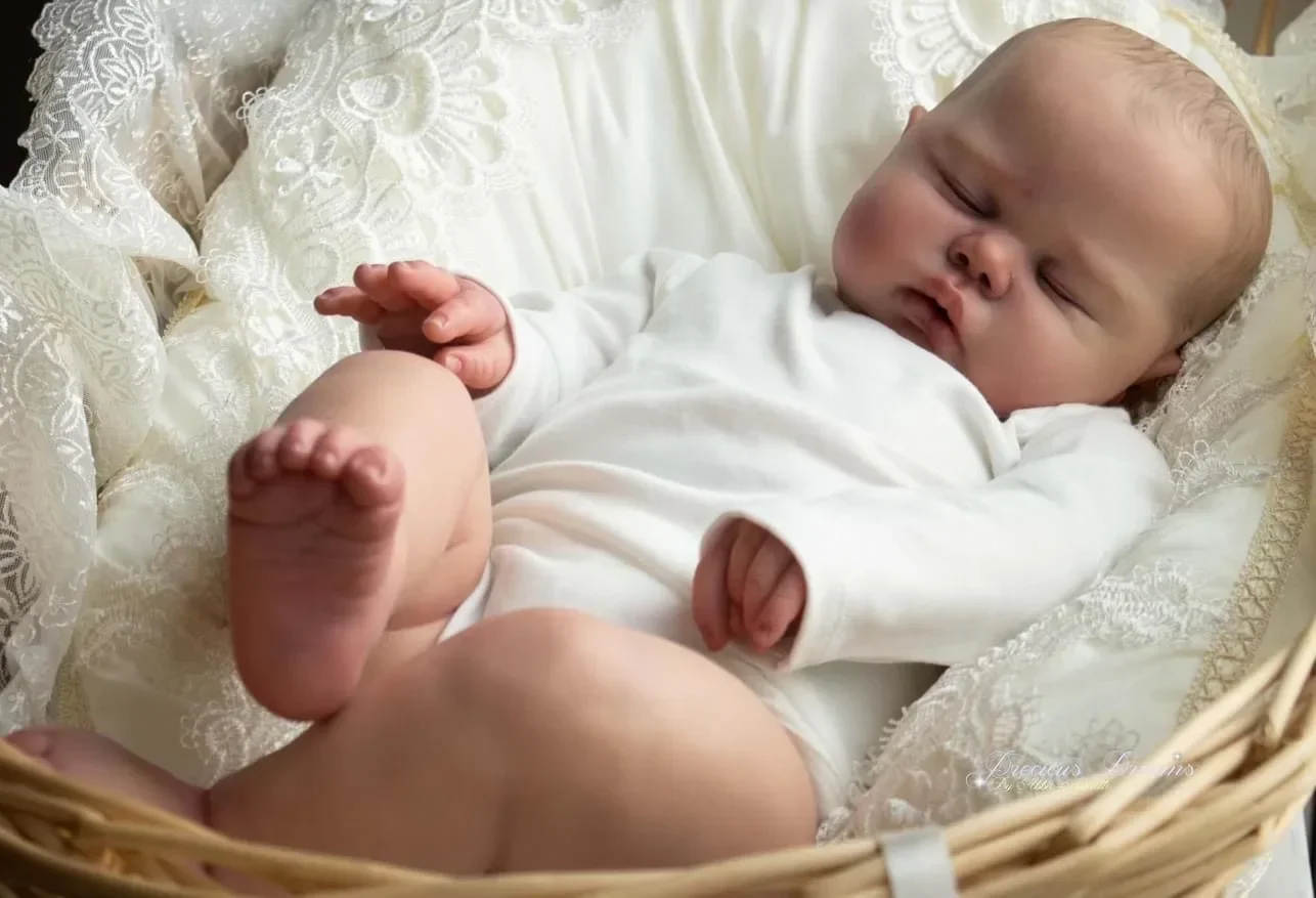 NPK Muñeca de peluche realista para niña - imagen 5