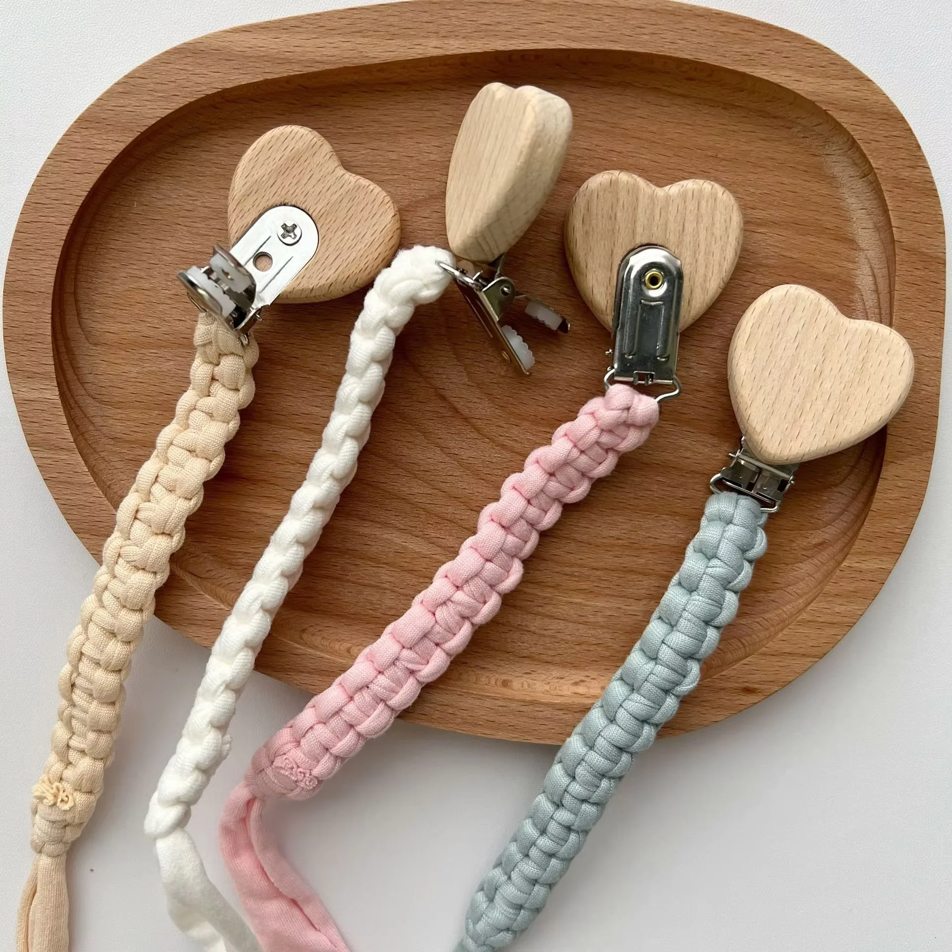 Clip para chupete de bebé, cuerda elástica tejida hecha a mano, Clip para chupete, Clip de haya con forma de corazón, pegamento para la dentición, cadena anticaída - imagen 4