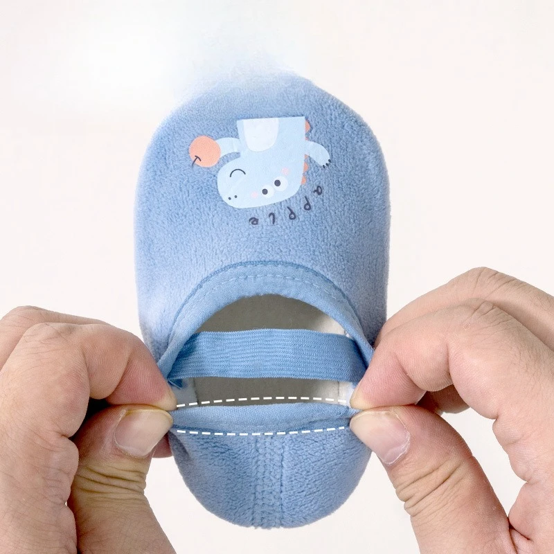 Calcetines antideslizantes para bebé, calcetines cálidos de invierno para recién nacido con suela de goma para niñas y niños, zapatillas de suelo para niños pequeños, novedad - imagen 3