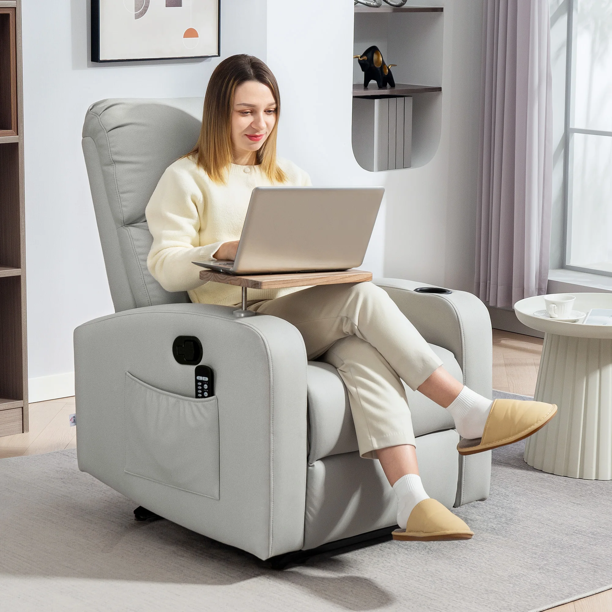 HOMCOM Sillón de Masaje con 8 Puntos de Masaje Sillón Relax Eléctrico Sofá Relax con 4 Modos Reclinación 145° Mando a Distancia Mesita 2 Bolsillos Laterales y Posavasos 77x93x105 cm Gris Claro