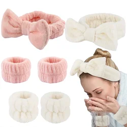 Diadema suave para bebé: lavado facial y peinado
