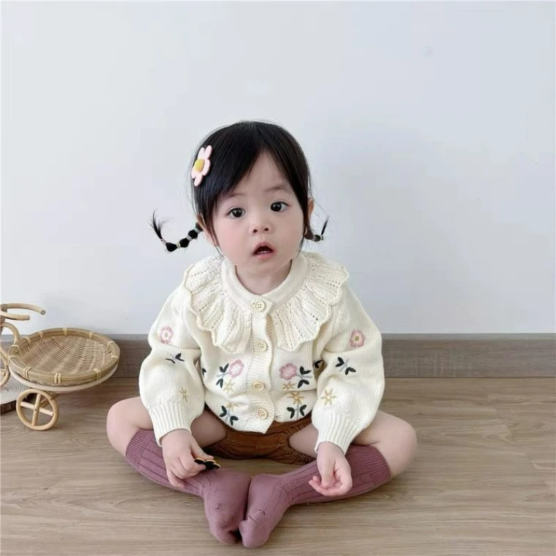 INS primavera y otoño bebé niña flor bordado volante cuello cárdigan suéter, versátil chaqueta de punto de manga larga - imagen 3