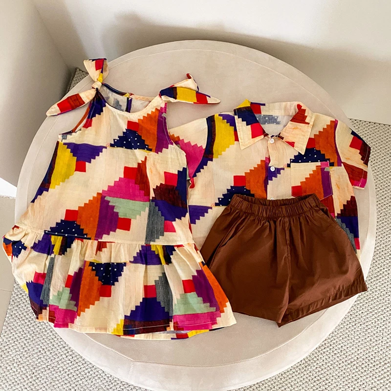 Ropa de estilo de vacaciones para niños, camisa con solapa, pantalones cortos, 2 uds., vestido sin mangas con estampado colorido para niñas, traje de verano para hermanos - imagen 5