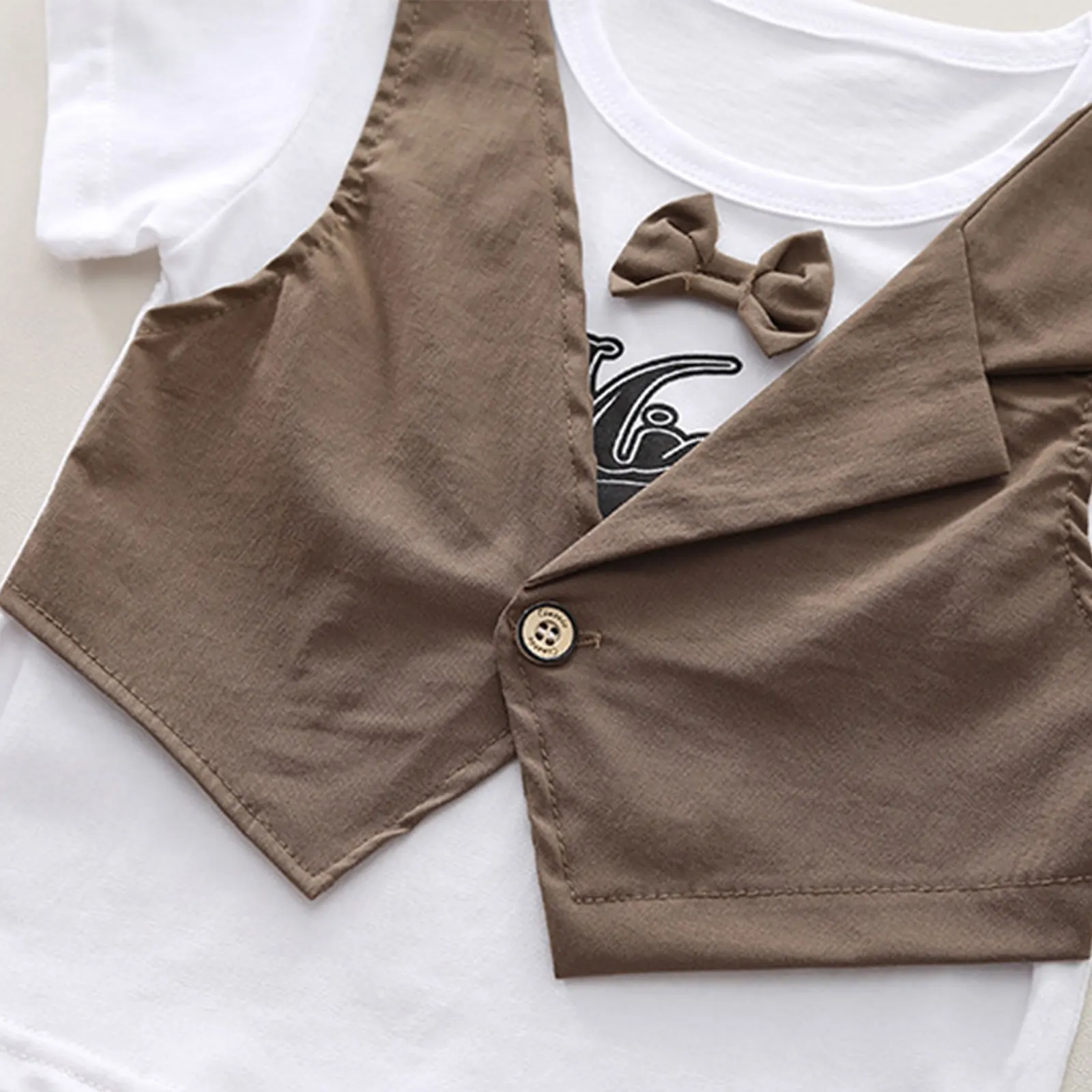 Conjunto de niño para fiesta con camisa falsa y pantalón corto - imagen 4