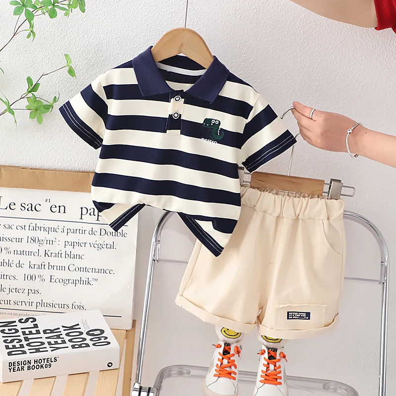 Conjunto verano bebé de camiseta a rayas y pantalón corto fresco