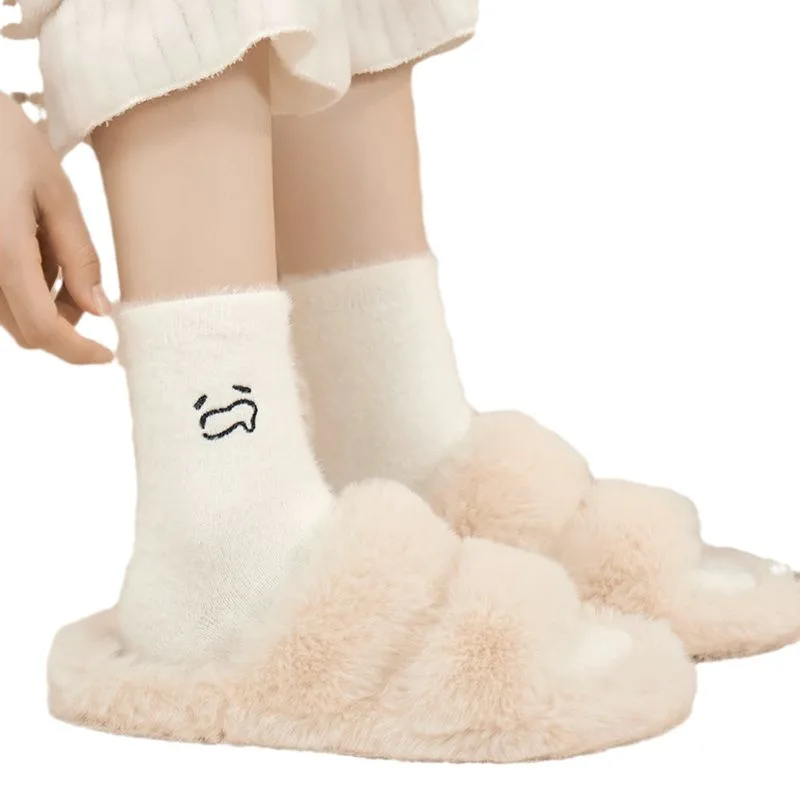 5 unids/set de calcetines de invierno informales bonitos de felpa para niña, calcetines gruesos cálidos blancos peludos con expresiones divertidas, calcetines de longitud media para dormir - imagen 5