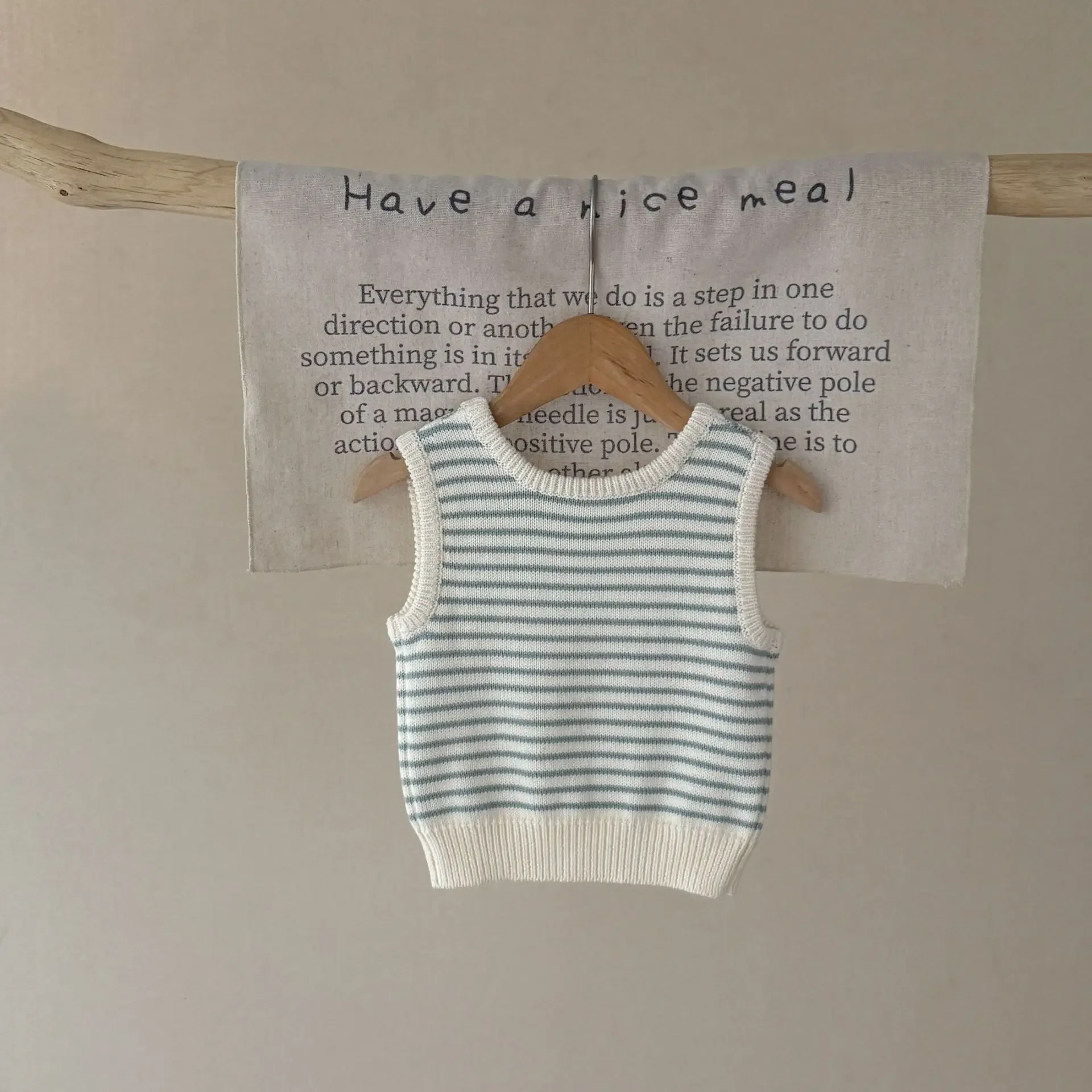 Chaleco de niña a rayas azul tejido – Cuello redondo clásico - imagen 2