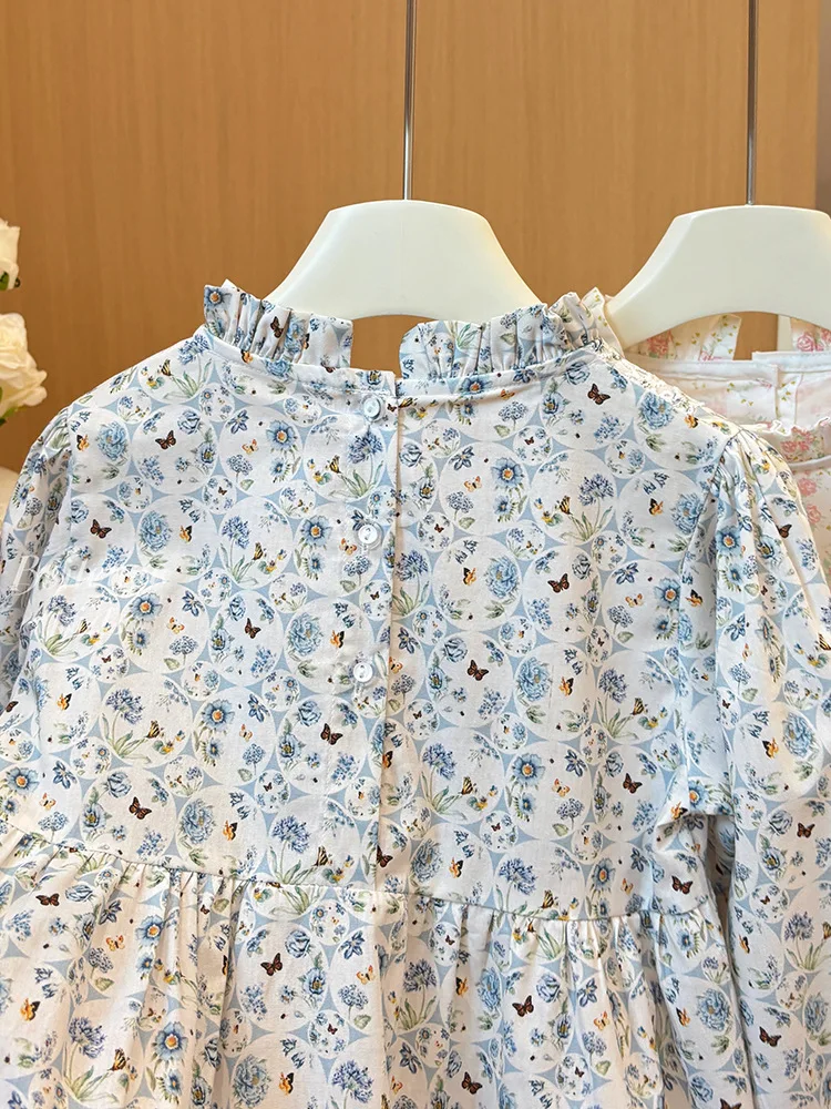 Camisa floral combinable con diferentes estilos