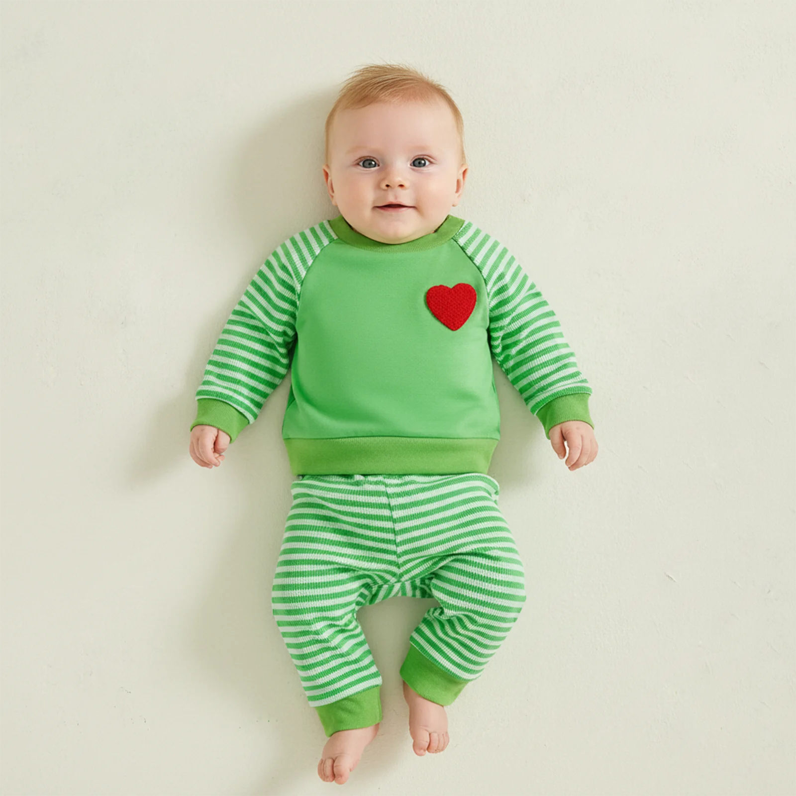 SUNSIOM Conjunto de Navidad para niño y niña con bordado de corazón, jersey de manga larga con cuello redondo + pantalones a rayas con cintura elástica, 2 piezas - imagen 3