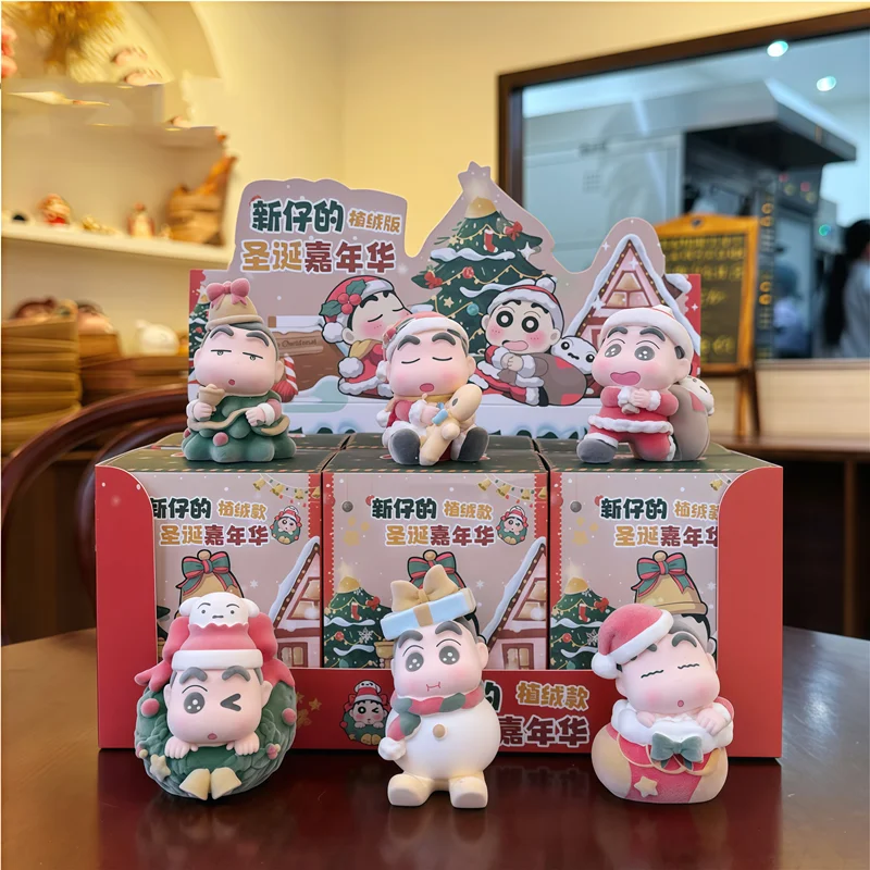 Figura Shin Chan de Navidad con muñeca flocada sorpresa - imagen 4