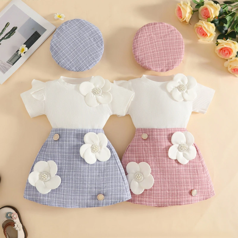 Conjunto de verano dulce y elegante para niña: top acanalado de manga corta con cuello redondo, falda con botones de flores grandes y sombrero, conjunto cómodo para exteriores