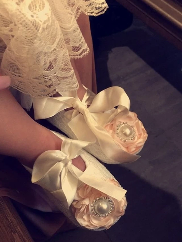 Zapatos de Bautismo con bordado de marfil para niña, calzado infantil suave y cómodo con flores nacaradas y purpurina para fotografía de bebé - imagen 4