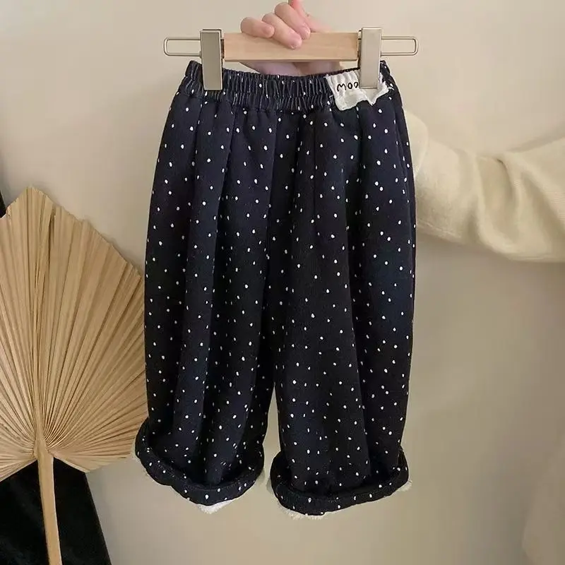 Pantalones coreanos de pierna ancha para niña de invierno 2025, lunares, forro polar grueso, cálido, agradable para la piel, elegante y versátil para uso diario - imagen 2