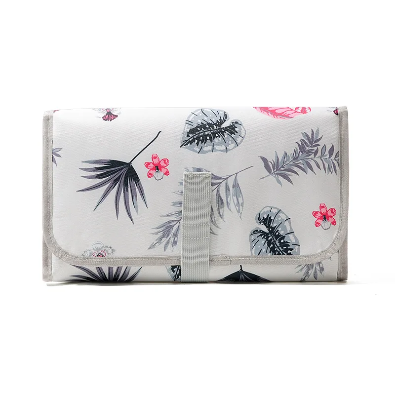 Almohadilla de orina para bebé, impermeable y a prueba de humedad, ligera con diseño de transporte manual, alfombrilla para cambiar pañales para uso al aire libre para bebés - imagen 3