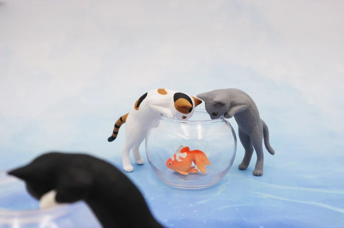 Juguetes cápsula: Figuras kawaii para acuario gato calico y pez dorado - imagen 5