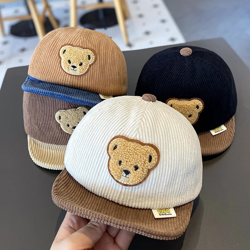 Gorra de pana para niños con lengua pato y oso bebé – Estilo snapback deportiva - imagen 4