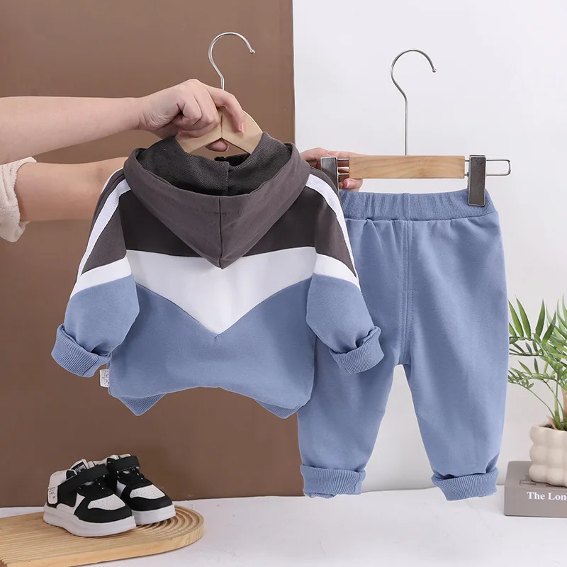 Conjunto bebe primavera-otono: chaqueta con capucha y pantalones - imagen 2