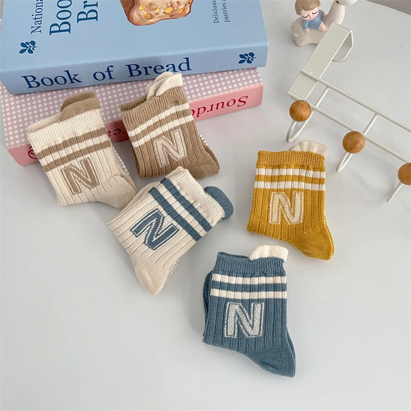 Calcetines antideslizantes de algodón rayados para bebé y niño - imagen 3