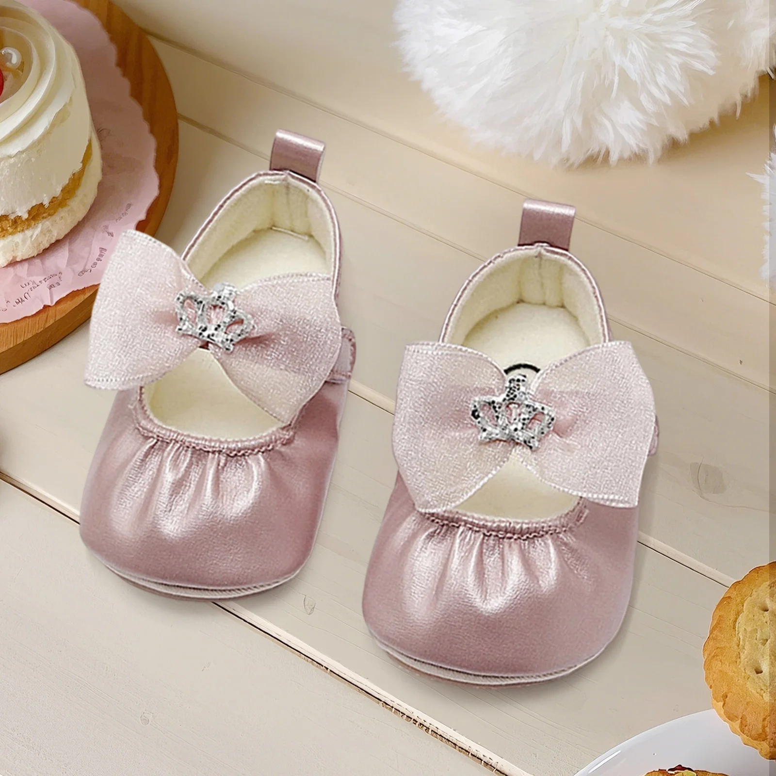 VISgogo Zapatos de princesa para niñas de piel sintética suave con lazo de corona brillante, zapatos antideslizantes para primeros pasos, zapatos para niños pequeños - imagen 4