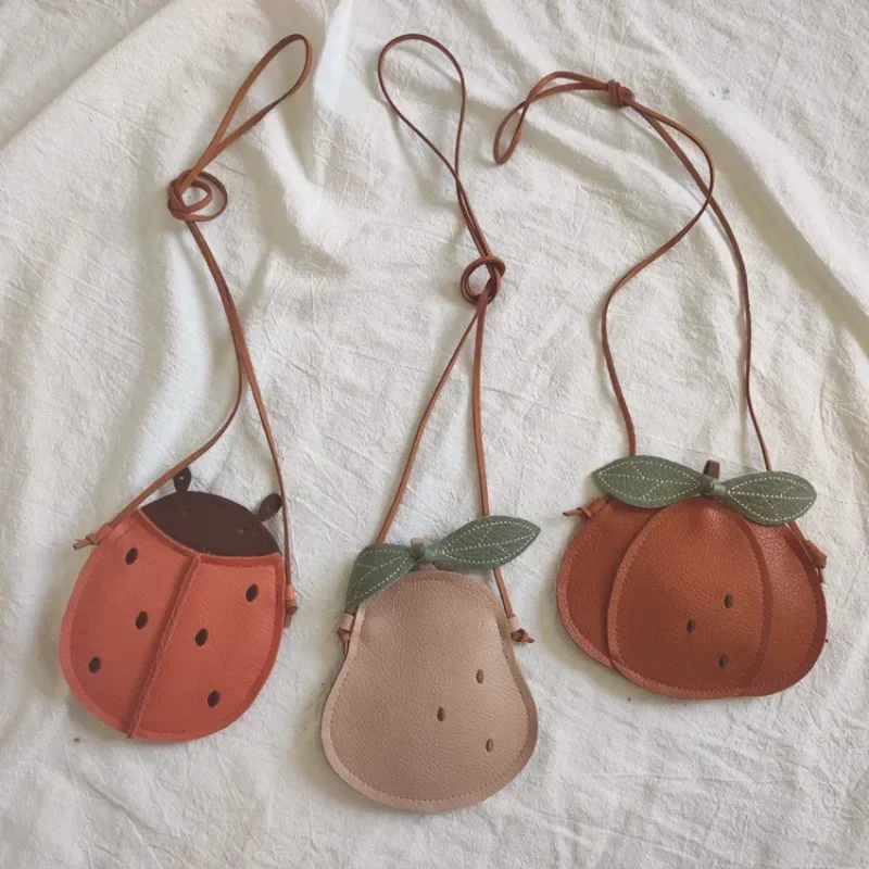 Bolso de hombro creativo de fruta para niñas, bolso cruzado estilo escarabajo de pera y calabaza de dibujos animados para niñas pequeñas, monedero de viaje