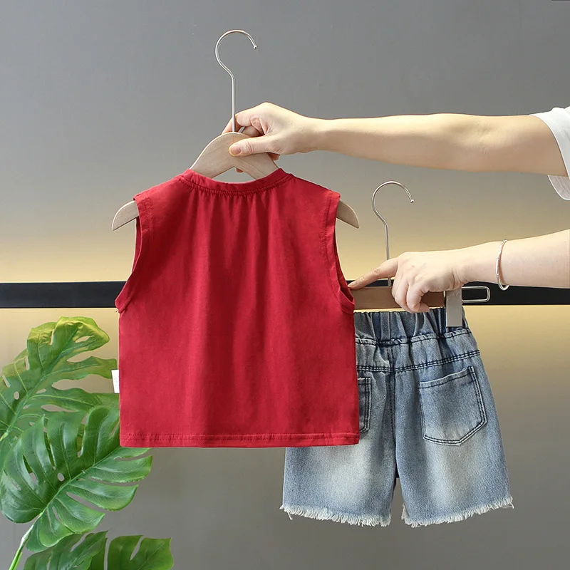 Ropa de verano de 2 piezas para niño pequeño, Tops negros sin mangas con letras a la moda coreana para bebé + pantalones cortos con agujeros de mezclilla, ropa de Boutique para niño B010 - imagen 4