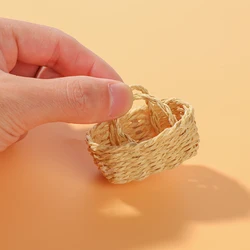 Mini muebles para casa de muñecas con cesta de almacenamiento vegetal