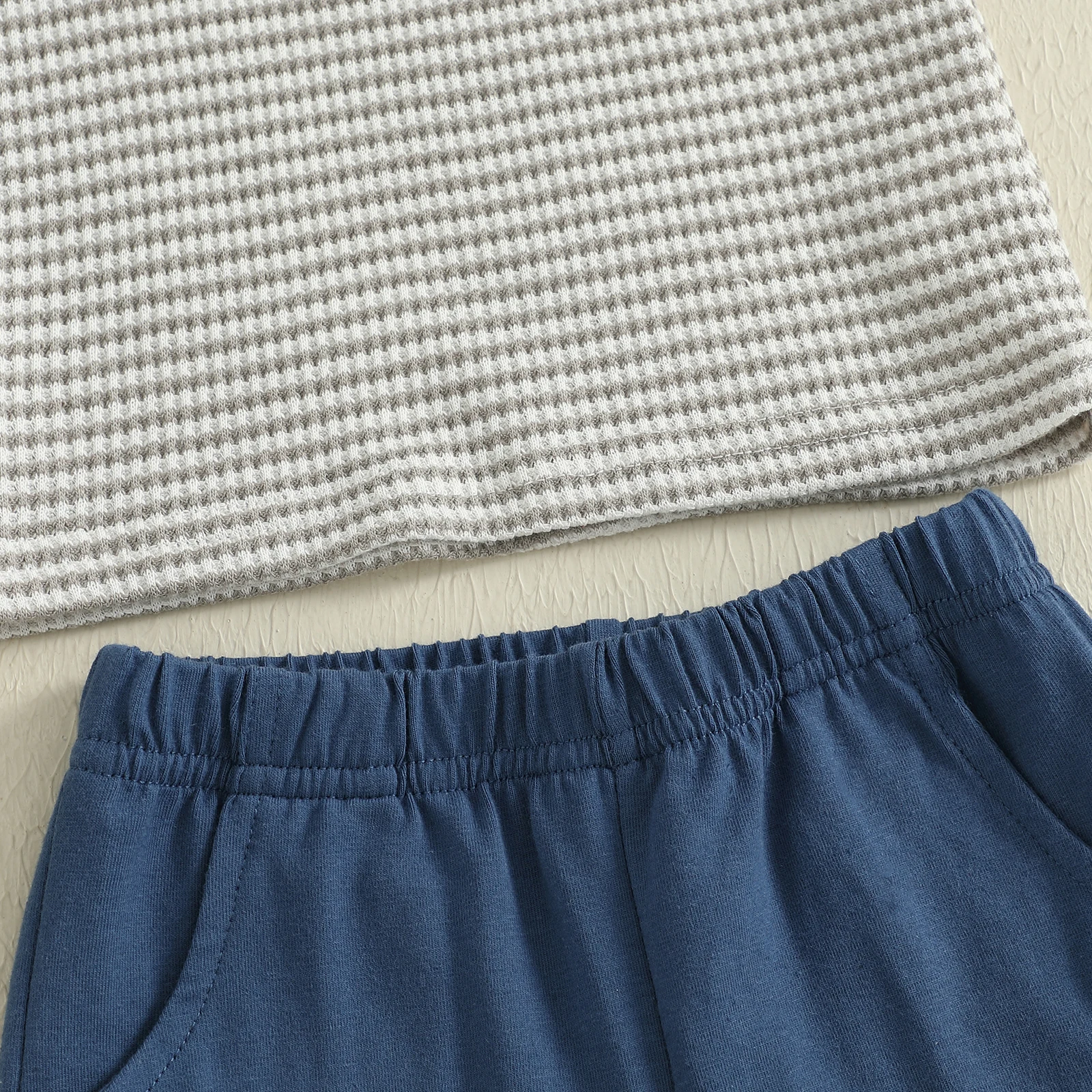 SUNSIOM Conjuntos de verano para niños pequeños de 0 a 3 años, camisetas de manga corta con bordado de peces gofres y cuello redondo con pantalones cortos sólidos, conjunto de 2 piezas - imagen 4