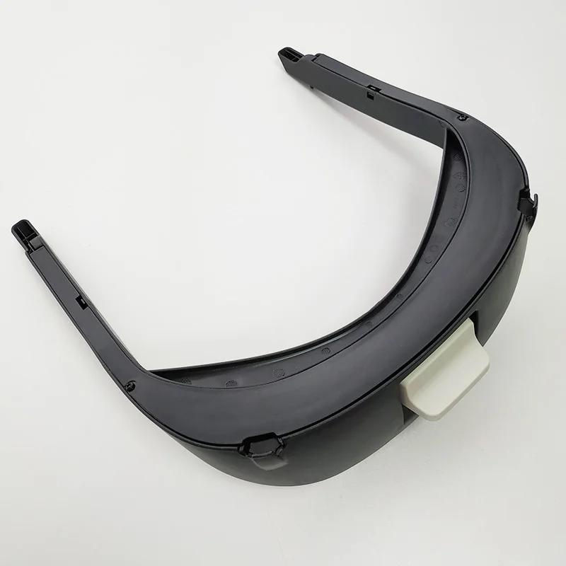 Un par de gafas con montura negra. Las gafas tienen un diseño moderno con un perfil delgado y una forma curva que sugiere que podrían estar diseñadas para brindar comodidad y estilo. Las patillas de las gafas también son negras y parecen ajustables para un ajuste seguro.