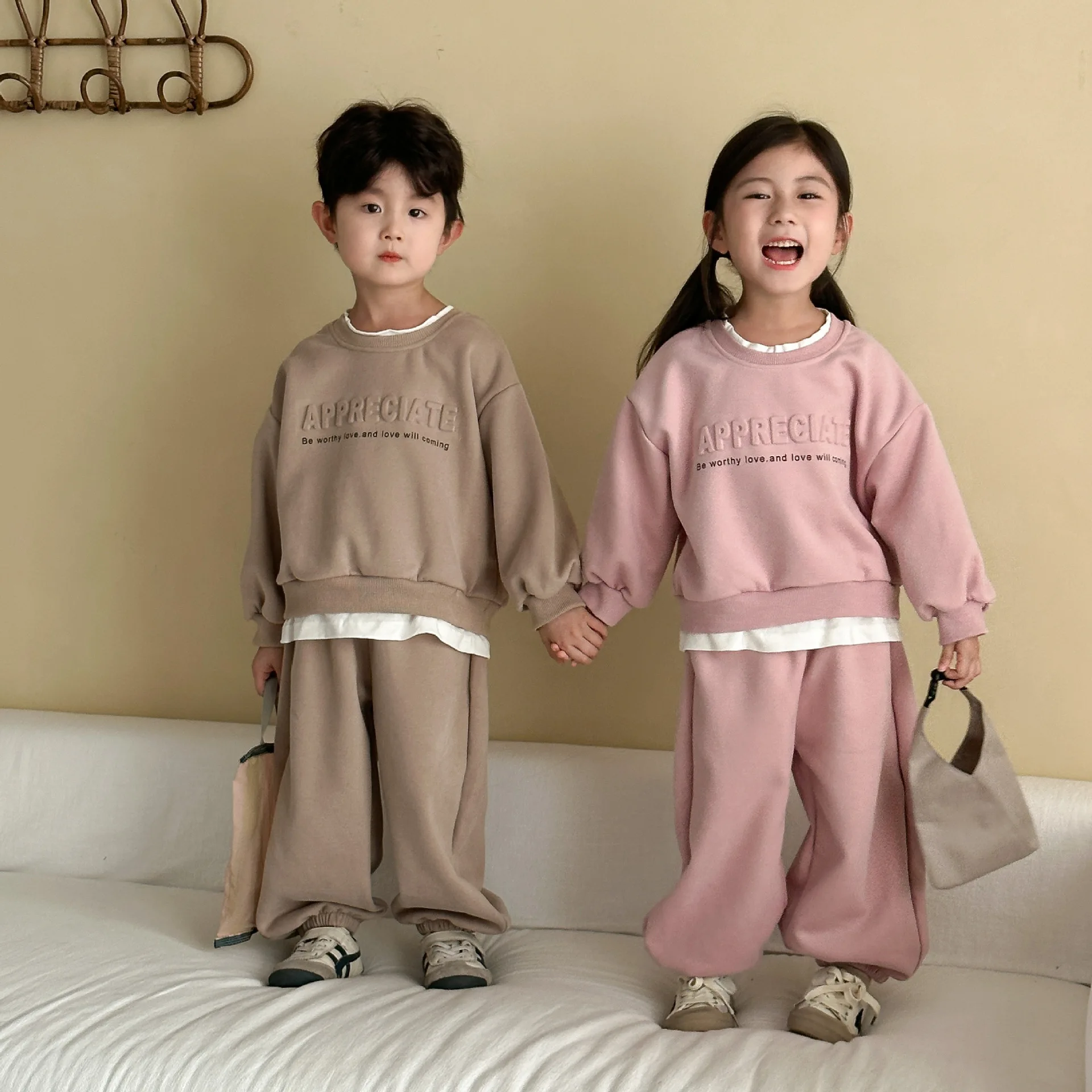 Conjunto deportivo bebé sudadera y pantalón largo otoño - imagen 2