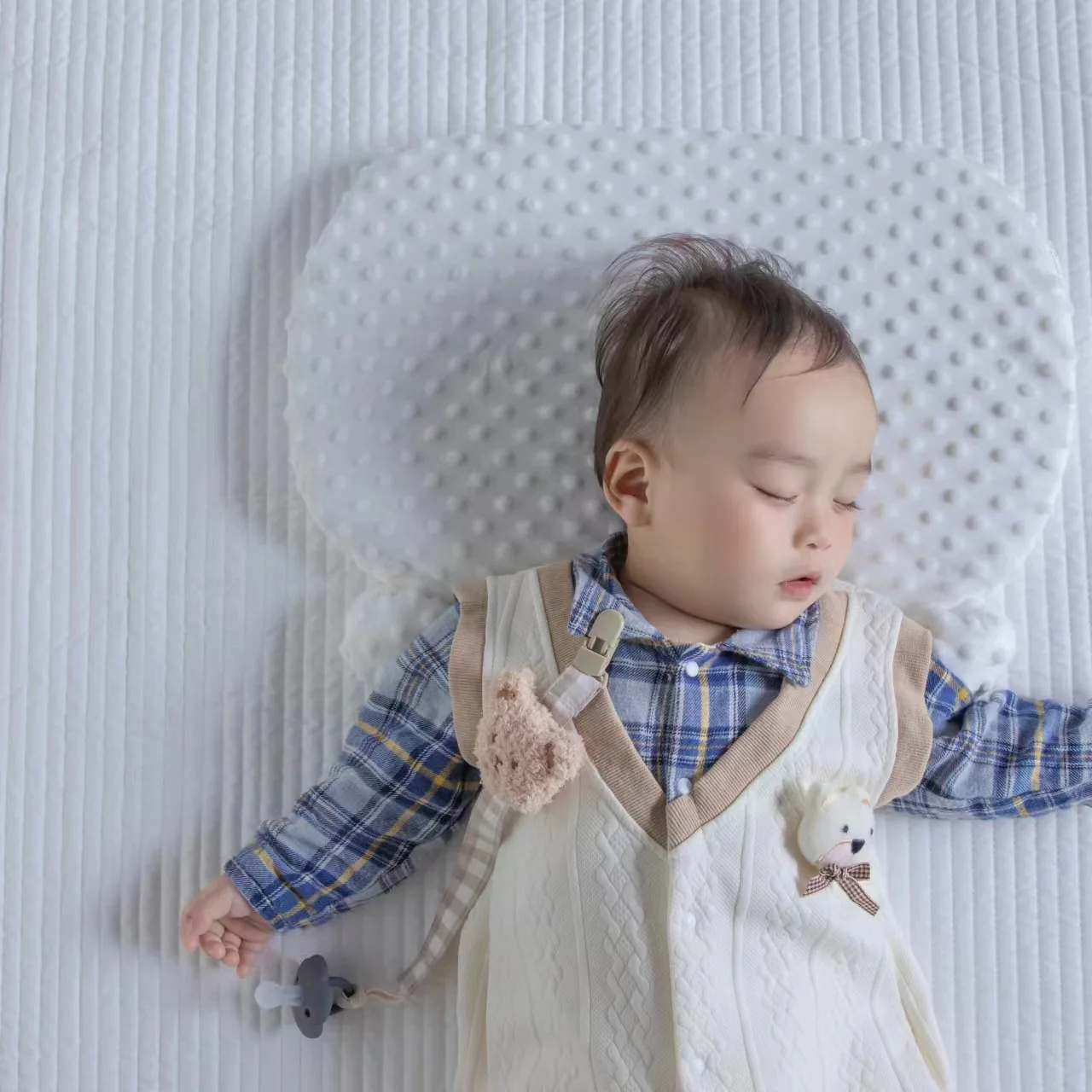 Clip para chupete de oso bonito, cadena para chupete de bebé, soporte de juguete para dientes de mano para niños y niñas, cadenas para chupete de juguete iluminador - imagen 4
