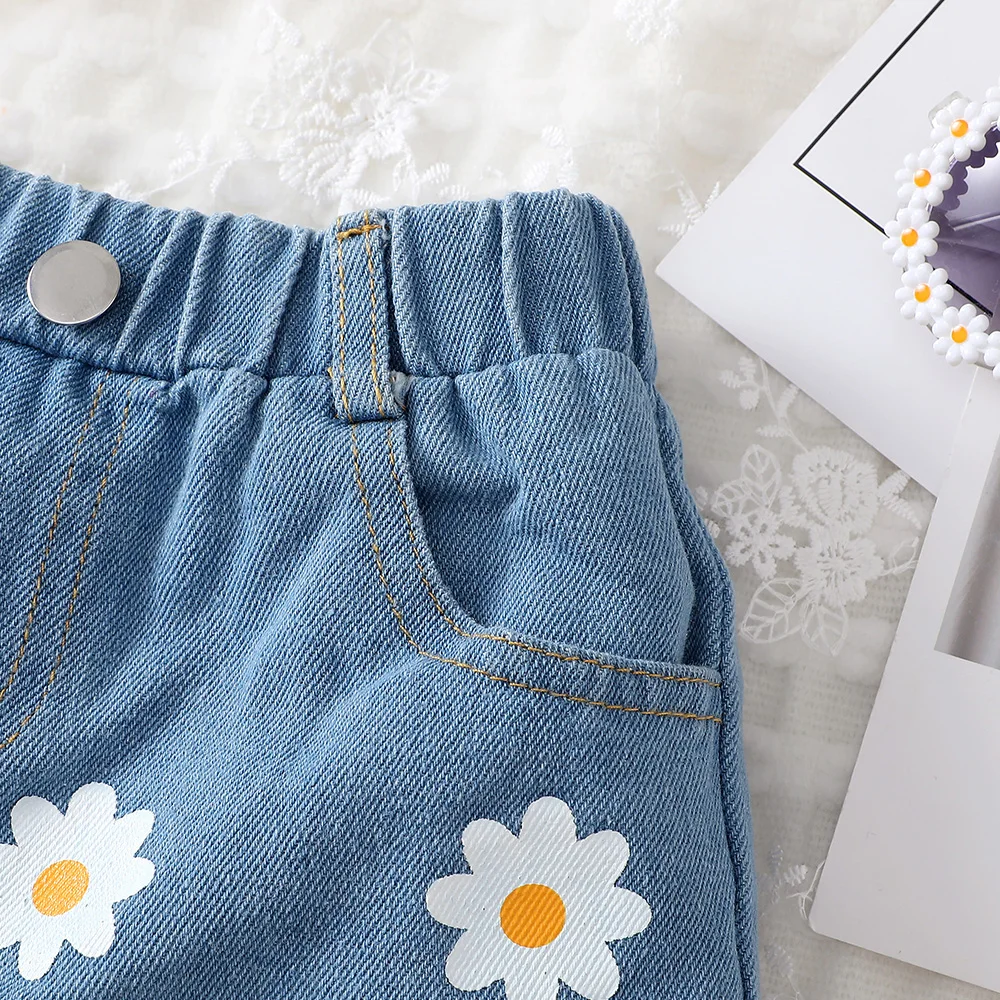 Pantalones cortos de mezclilla con margaritas para niños, pantalones cortos de moda y ocio, cintura elástica azul, estilo coreano, ropa de verano al aire libre para niñas de 4 a 7 años - imagen 3