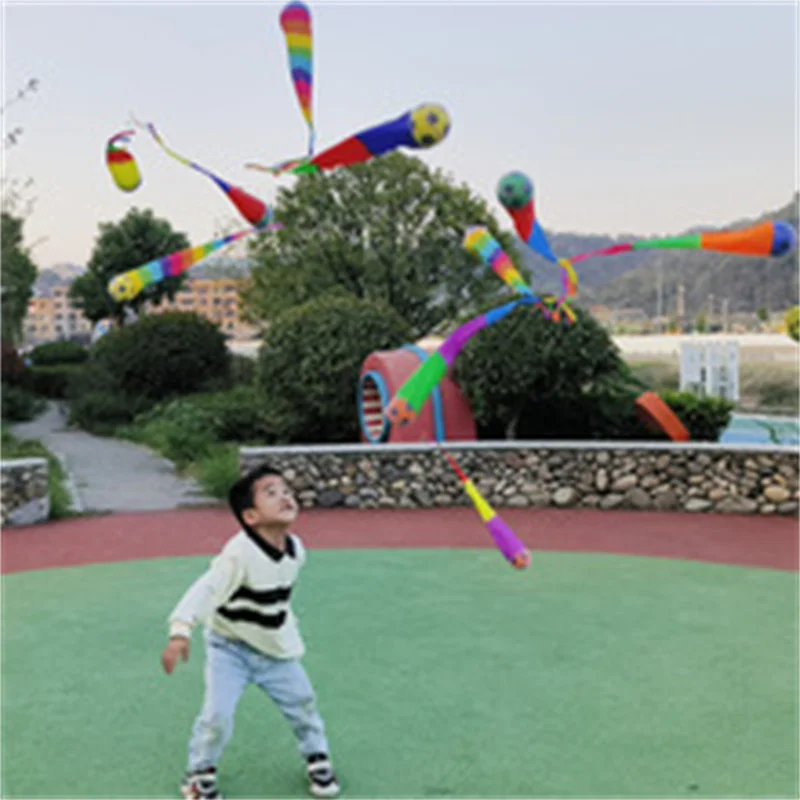 Cinta para lanzar a mano para niños, pelota de cola de arcoíris, deportes al aire libre para padres e hijos, pelota de meteorito de fútbol, juguetes de entrenamiento sensorial para chico - imagen 3