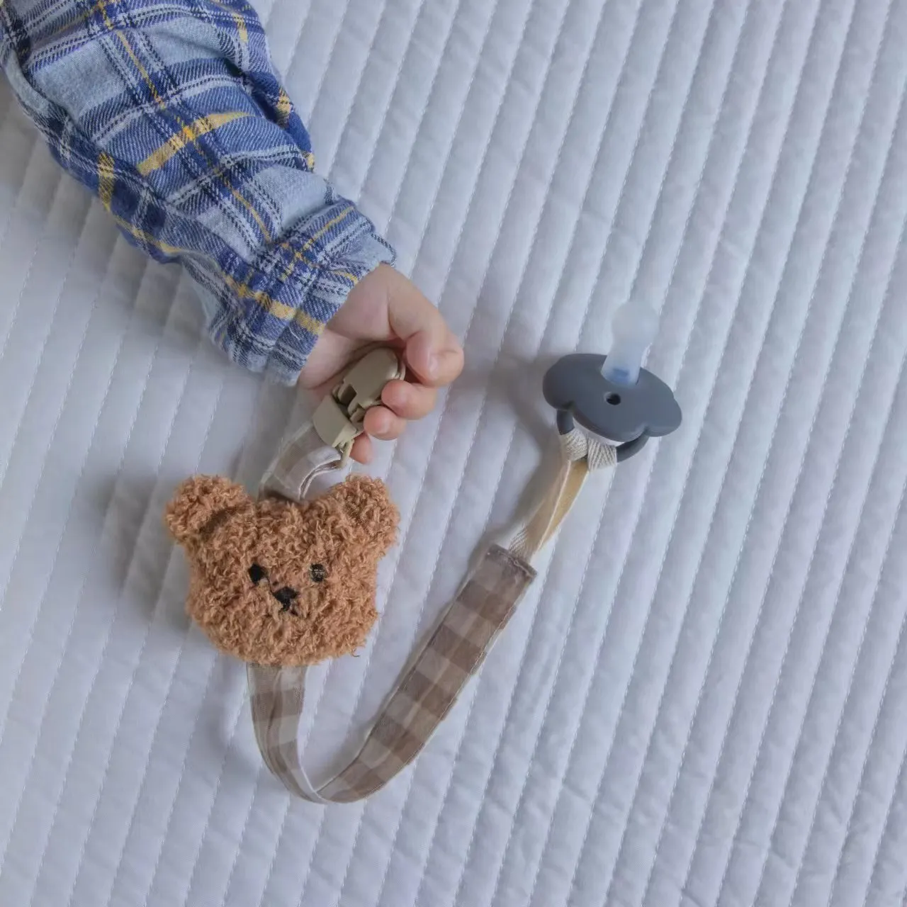 Clip para chupete de oso bonito, cadena para chupete de bebé, soporte de juguete para dientes de mano para niños y niñas, cadenas para chupete de juguete iluminador