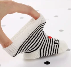 Calcetines de algodón suave para bebé – Rayas 0-6 meses