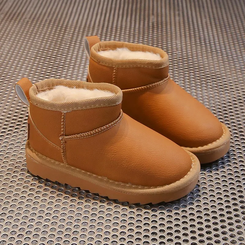 Botas de moda para chicas, botas cortas de nieve de princesa para niños, marca con botas planas informales antideslizantes de terciopelo grueso, novedad de invierno de 2025 - imagen 2