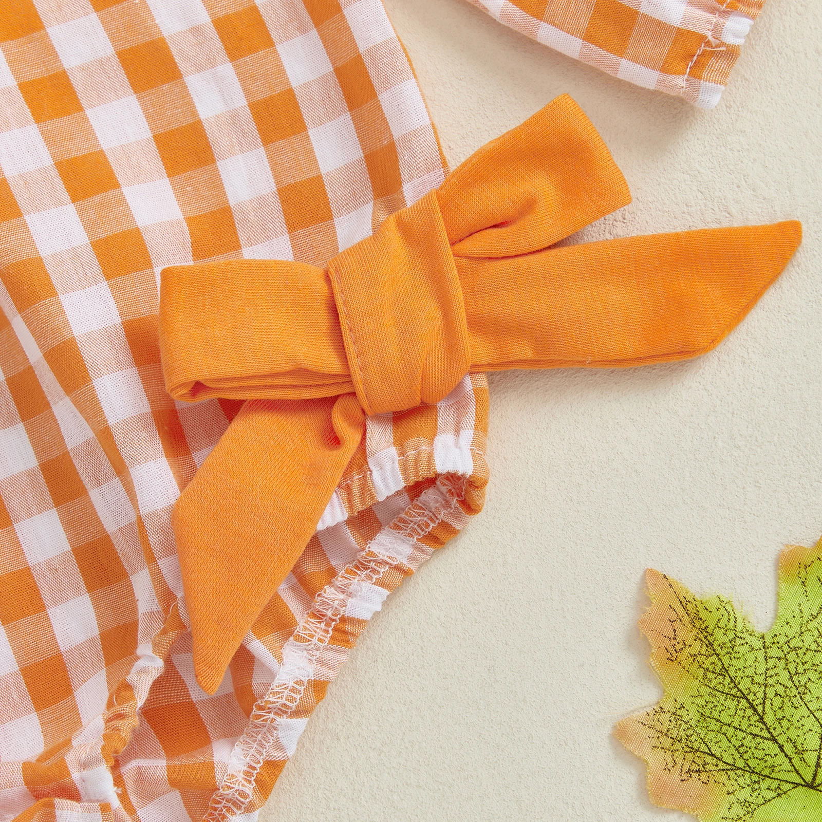 Mameluco a cuadros de otoño para niñas, mono de burbujas de manga larga con cuello redondo y volantes bordados de calabaza de Halloween con diadema con lazo - imagen 5