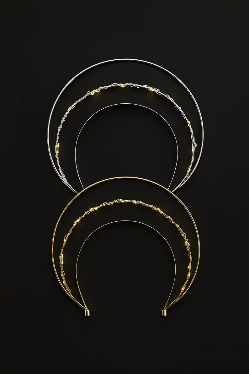 Detalle de la iluminación LED integrada en la corona