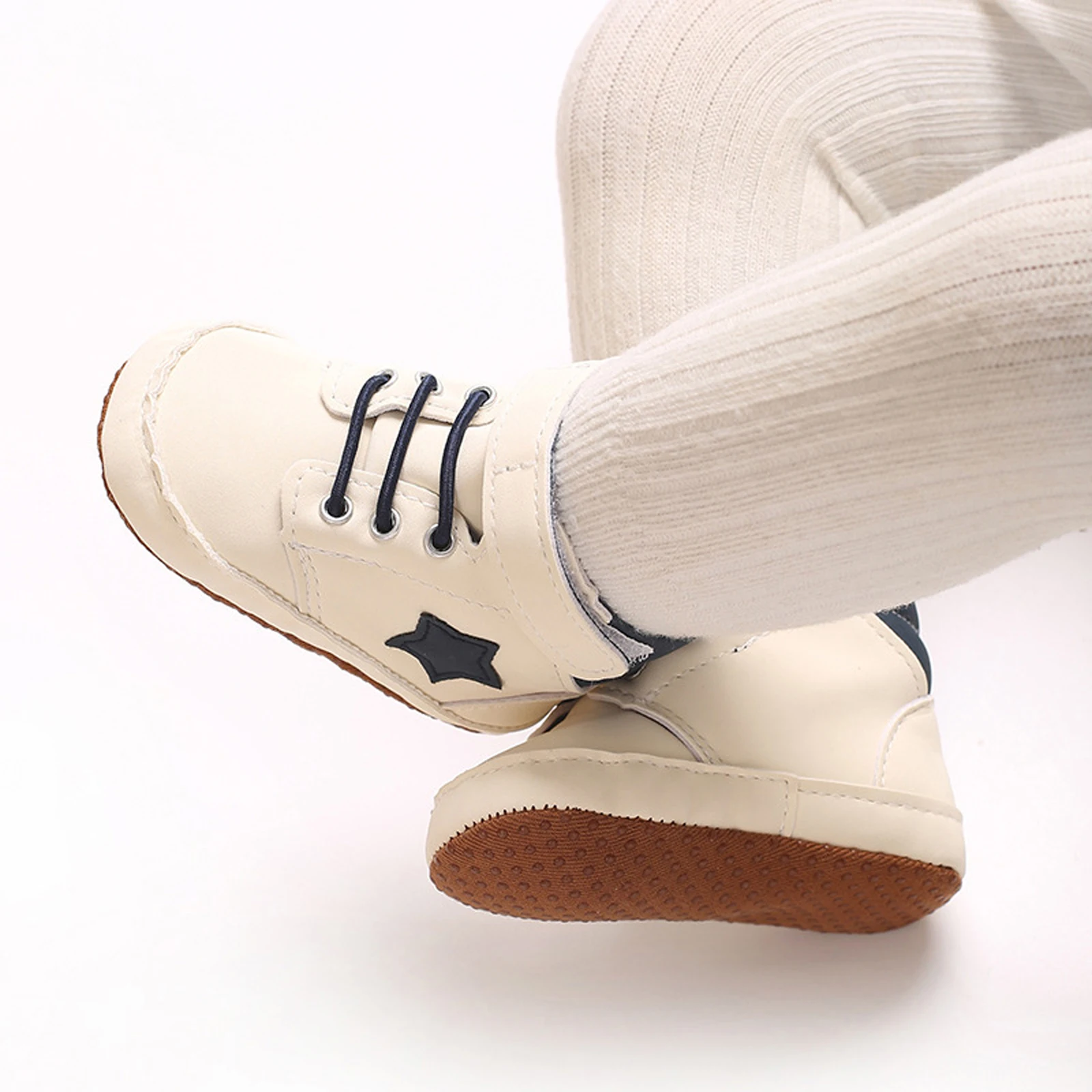 Zapatillas altas para niños pequeños, zapatos planos informales con parche de estrella/corazón, suela suave, zapatos transpirables para caminar para bebés recién nacidos - imagen 5