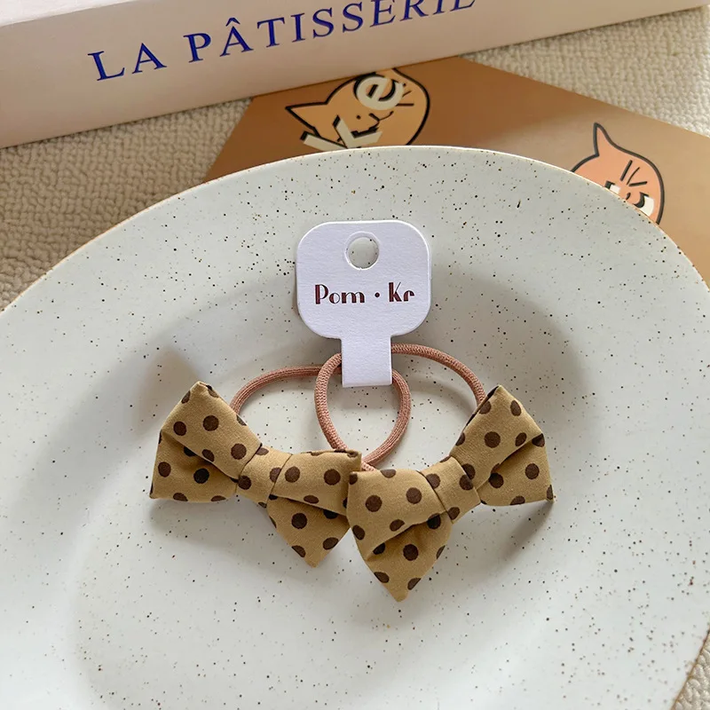 Horquilla infantil con lazo café y bordado de estrellas - imagen 3
