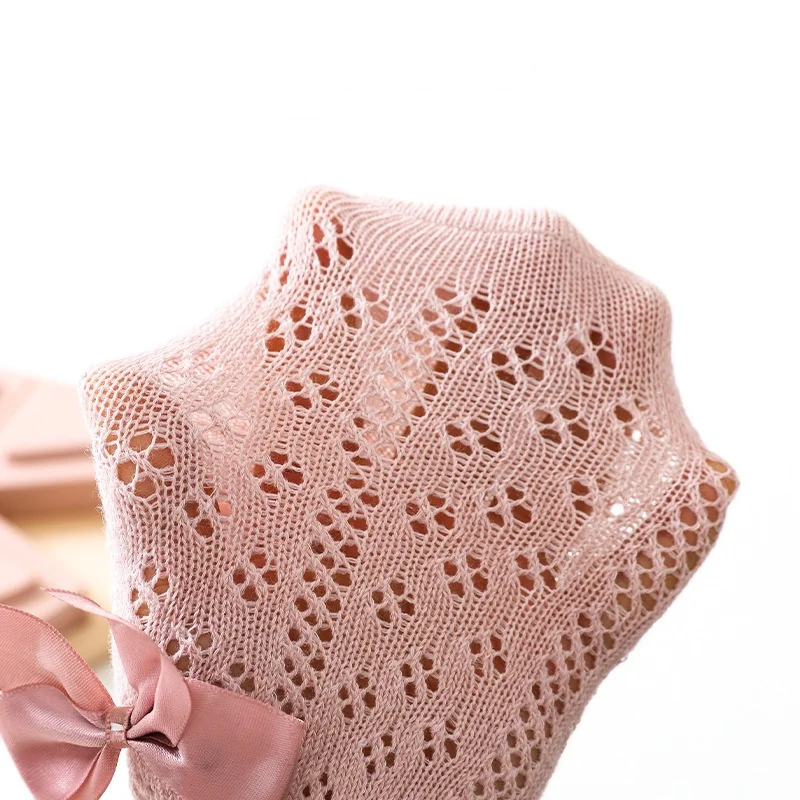 Pantimedias de algodón para bebés con lazo y diseño calado - imagen 3