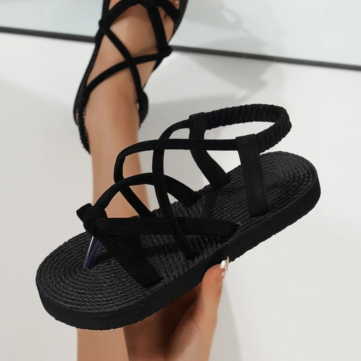 Sandalias planas de verano para mujer, zapatos de calle sencillos de estilo informal para el hogar, suela de EVA, chanclas negras ligeras para estudiantes y niñas - imagen 2