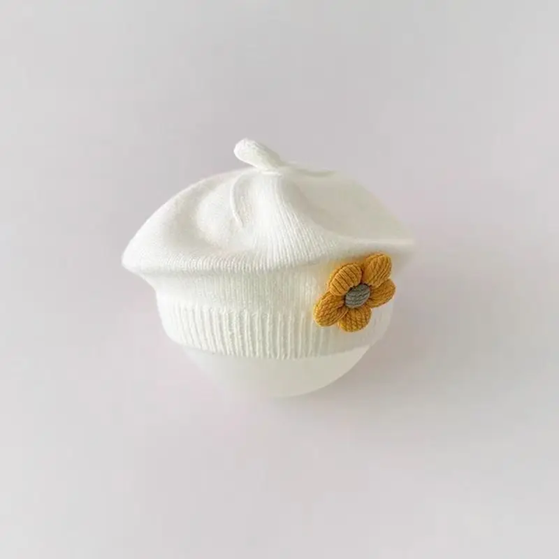 Venta al por mayor de gorros de bebé para otoño e invierno: lindos gorros de punto, boinas adorables y sombreros de pintor de moda con flores para niños y niñas - imagen 4