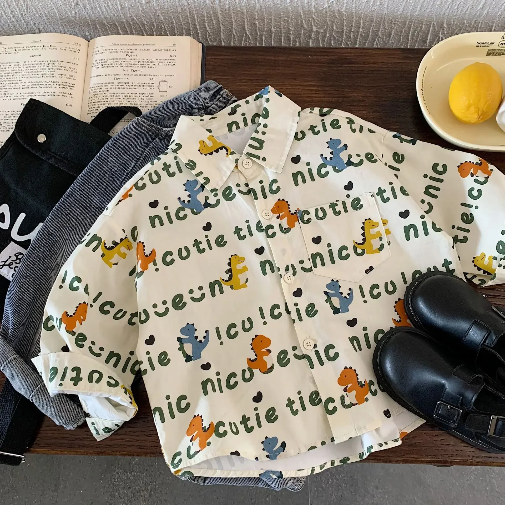 Camisa infantil de dinosaurios con cuello vuelto - imagen 4
