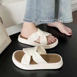 Sandalias de mujer con tiras cruzadas y suela gruesa para verano