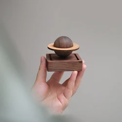 Difusor de aroma de madera con forma de Júpiter para dormitorio